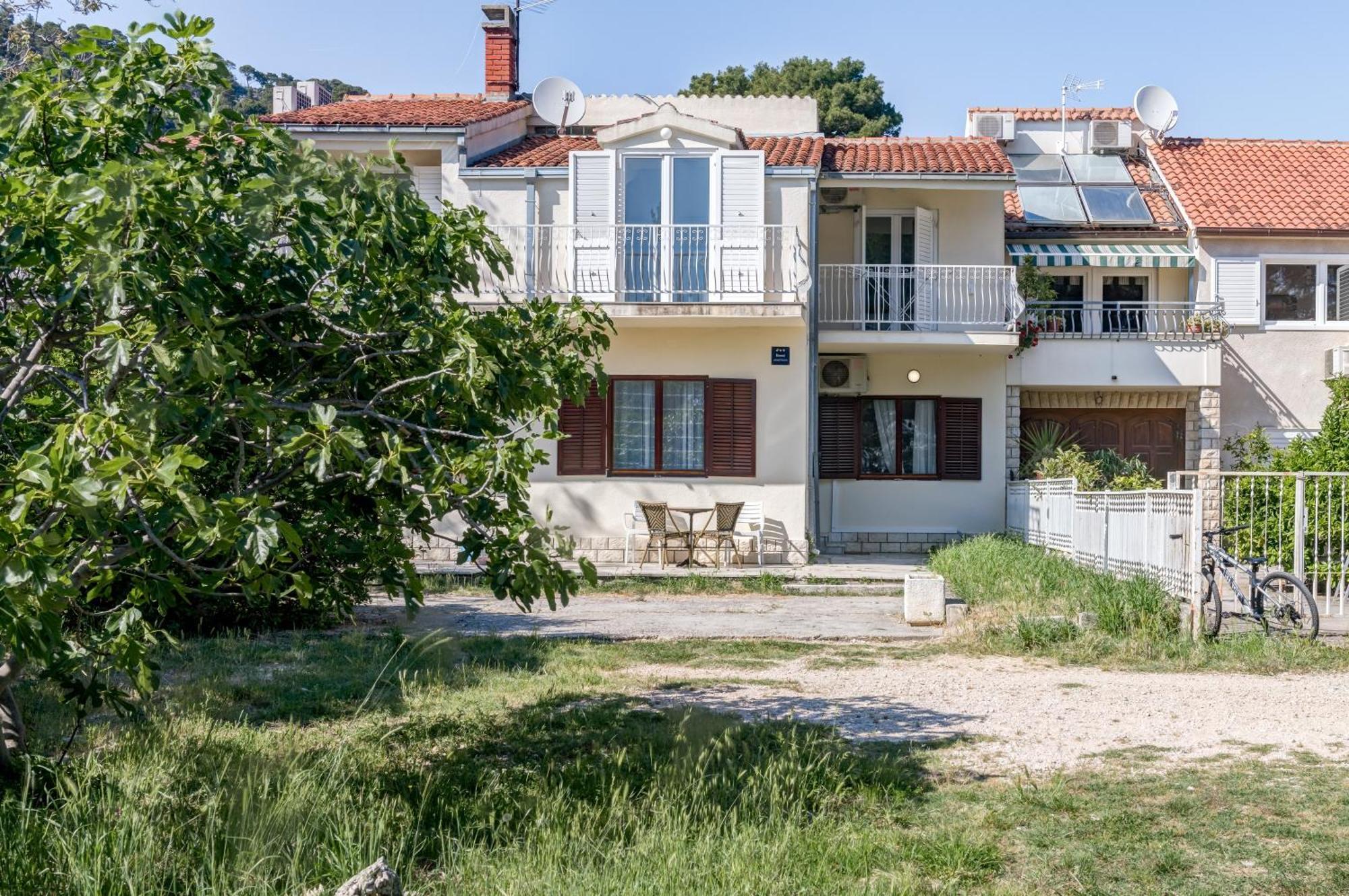 Beachfront Apartment Drazen, With Garden And Parking Сплит Экстерьер фото